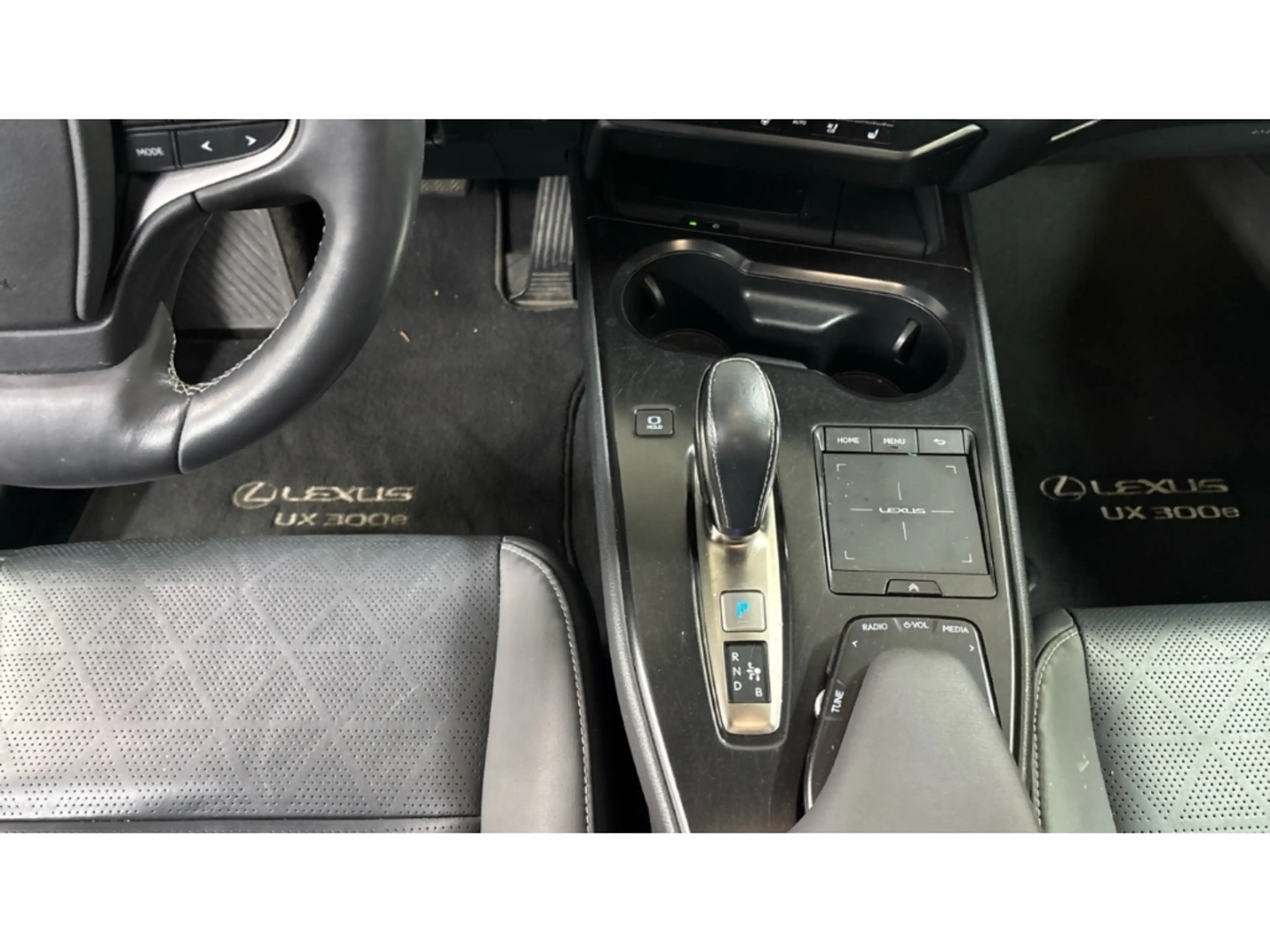 Lexus UX 300e Premium Pano Kamera Navi LED Leder Sitzklima — photo 11