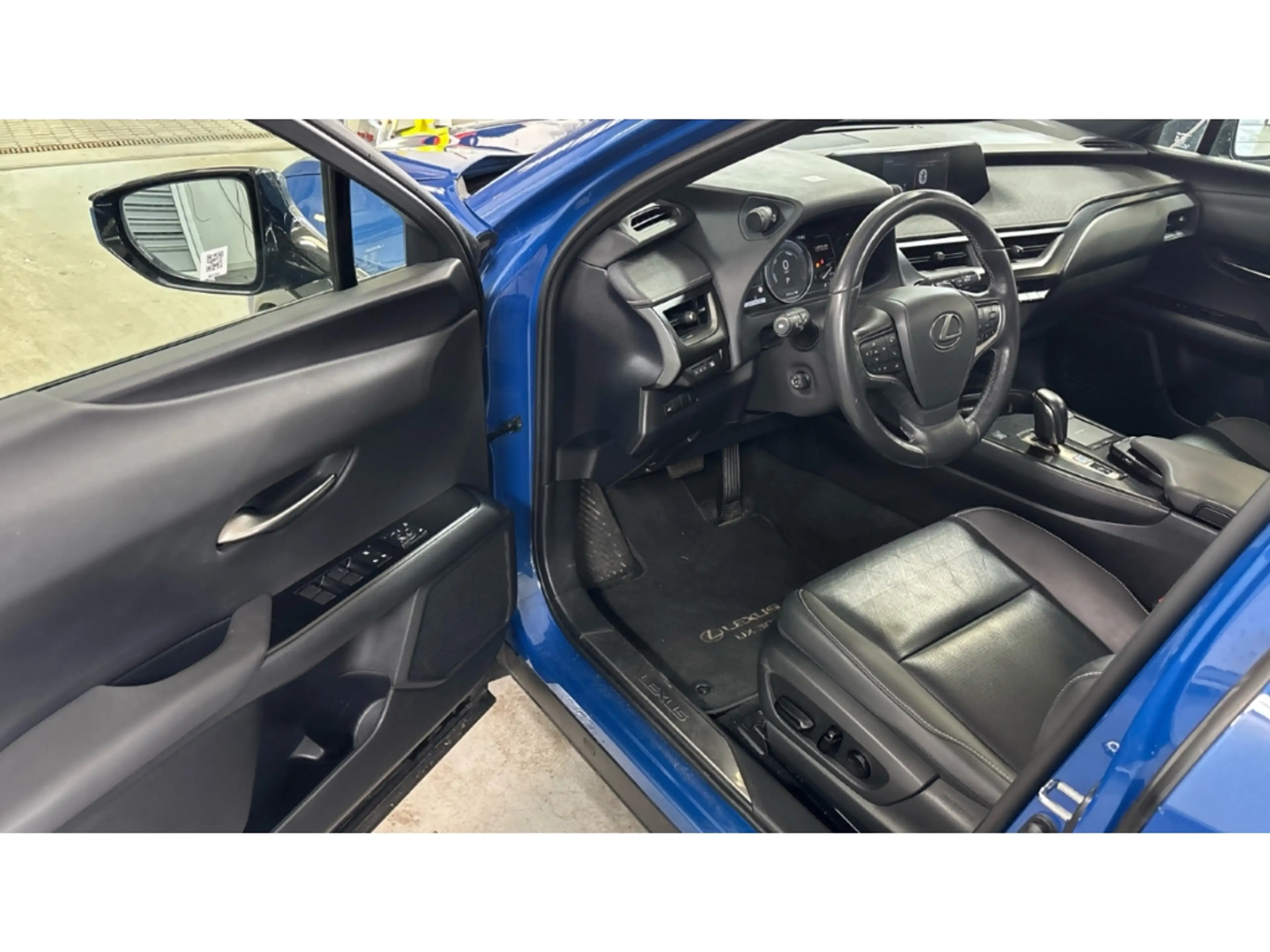 Lexus UX 300e Premium Pano Kamera Navi LED Leder Sitzklima — photo 5