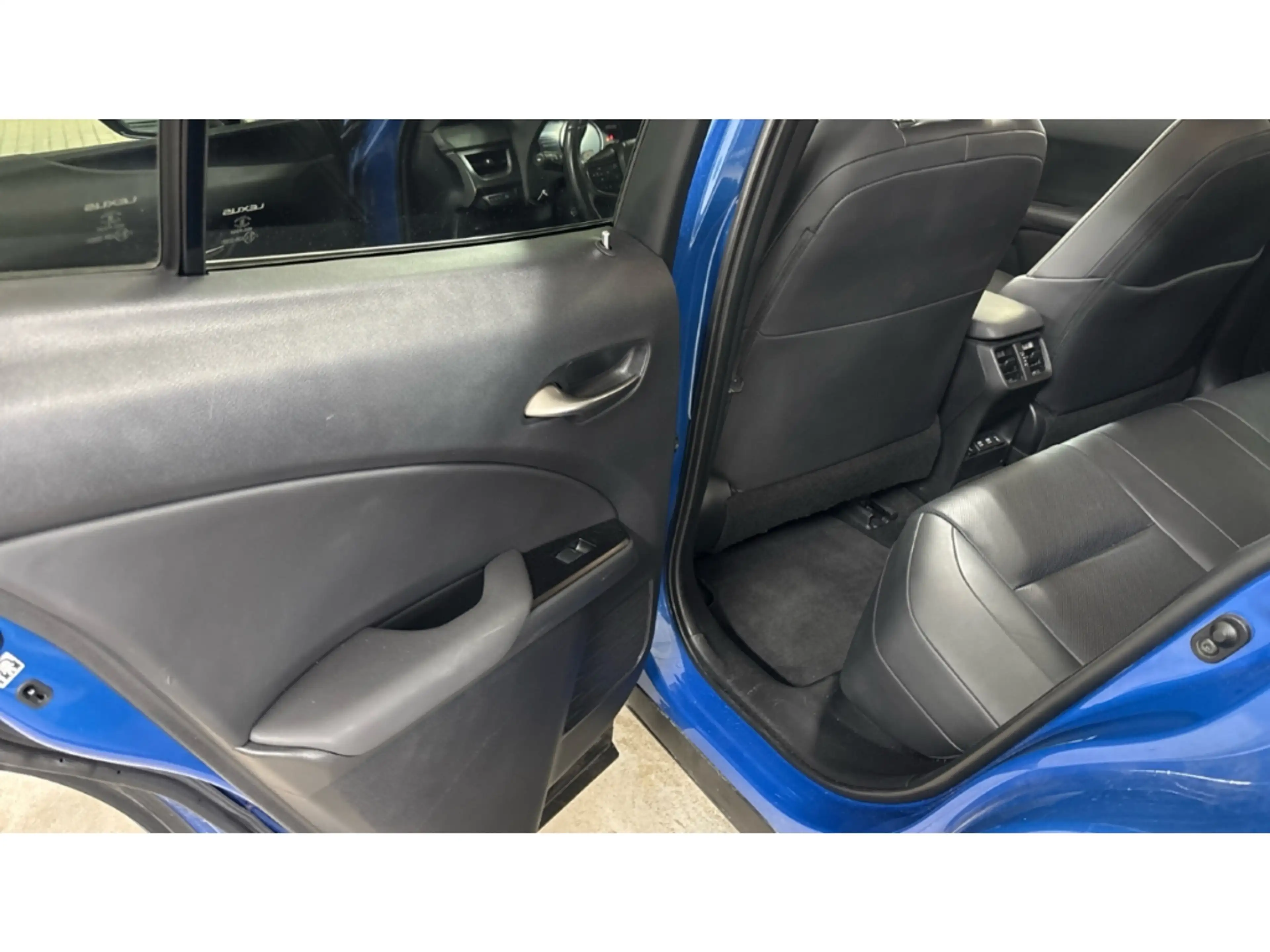 Lexus UX 300e Premium Pano Kamera Navi LED Leder Sitzklima — photo 12