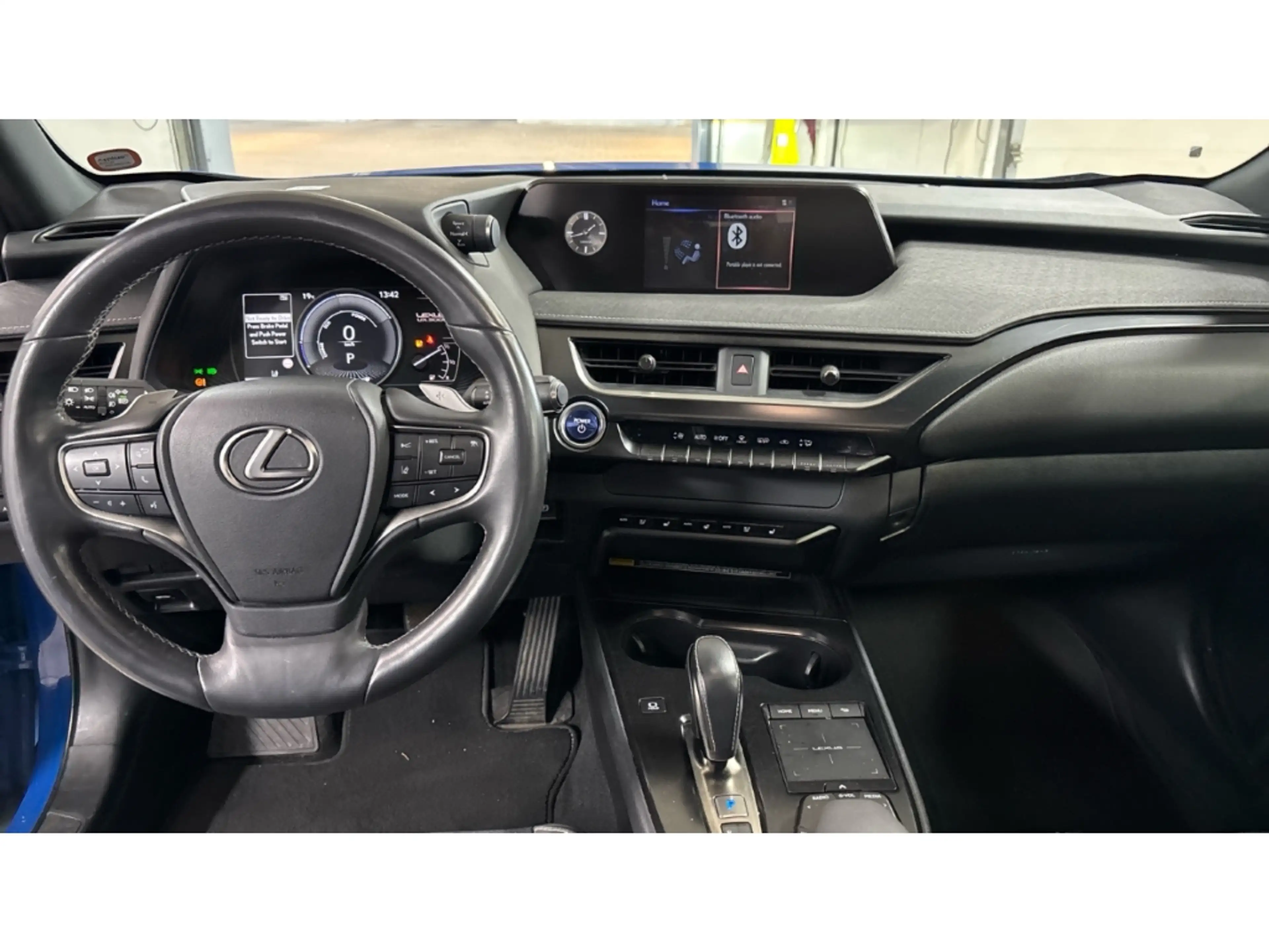 Lexus UX 300e Premium Pano Kamera Navi LED Leder Sitzklima — photo 6
