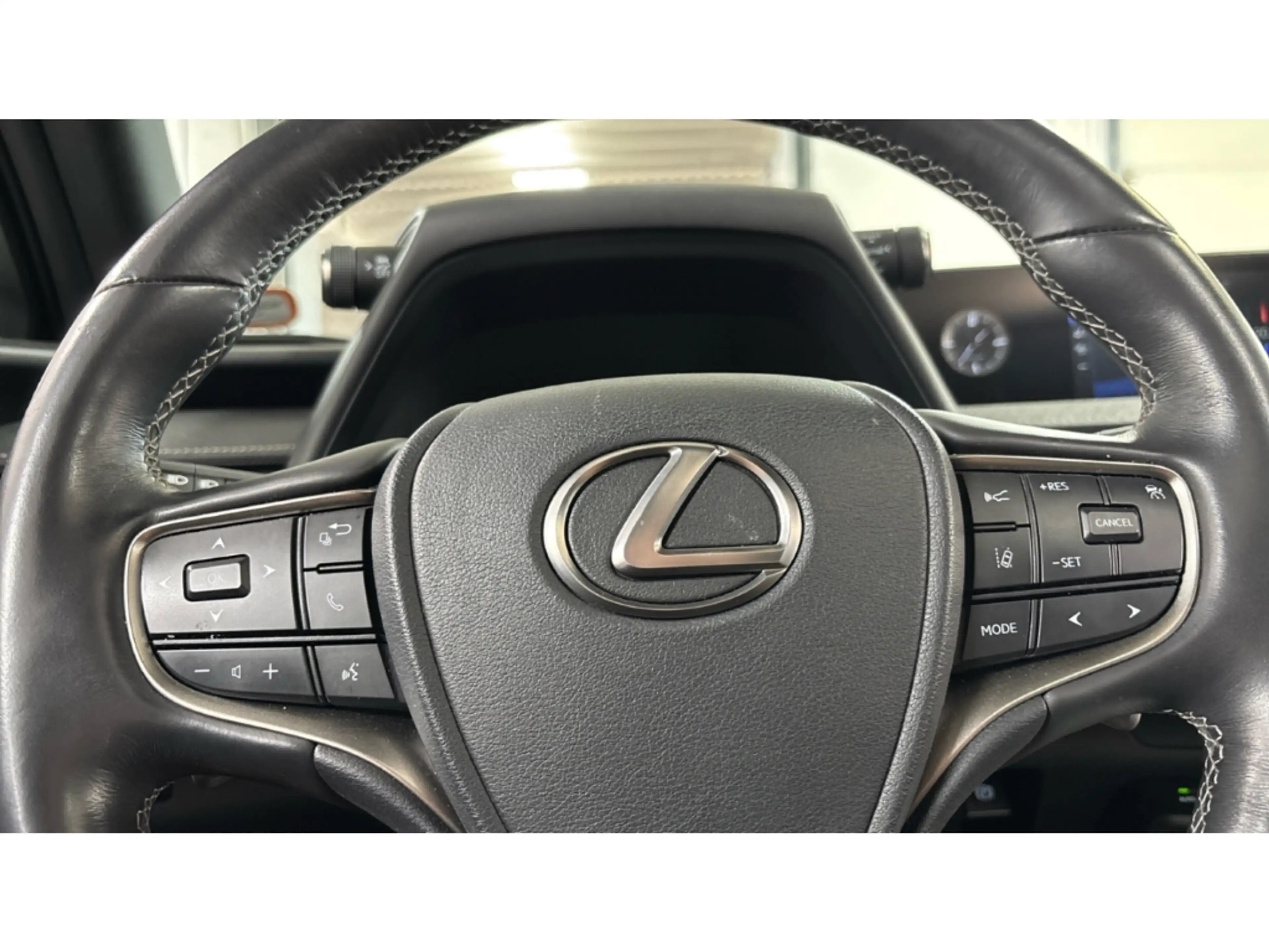 Lexus UX 300e Premium Pano Kamera Navi LED Leder Sitzklima — photo 7
