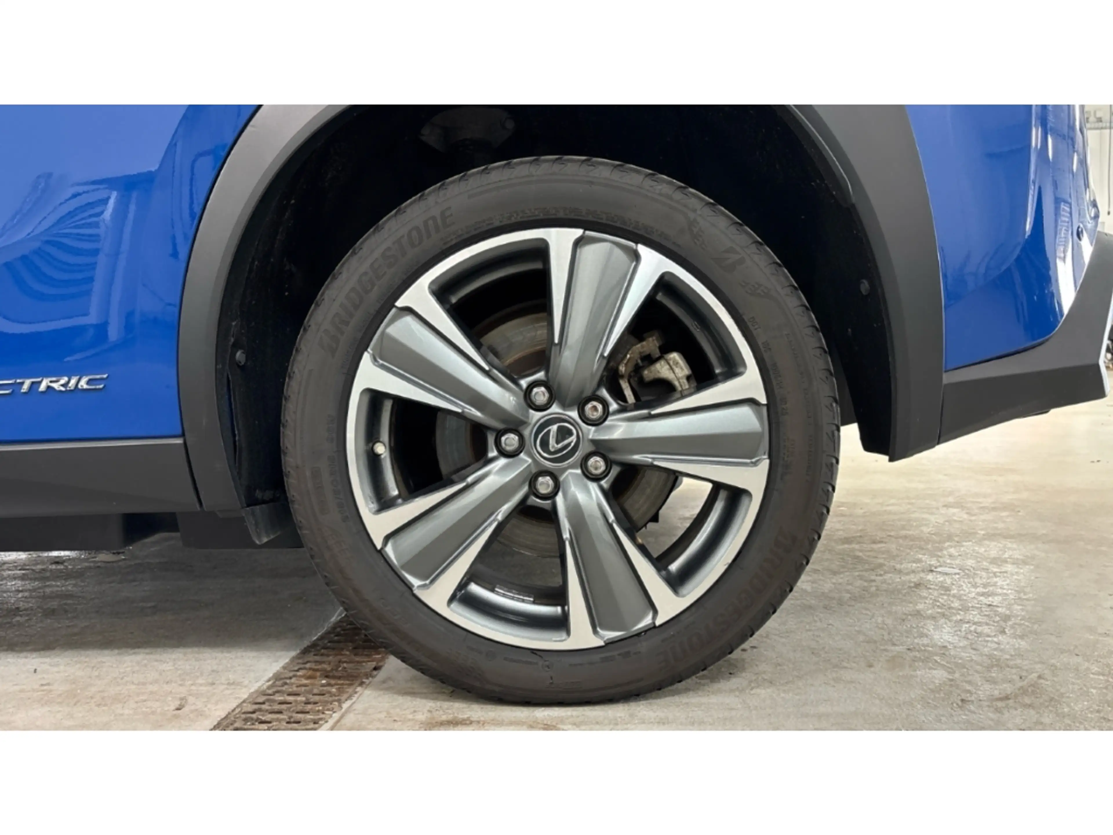 Lexus UX 300e Premium Pano Kamera Navi LED Leder Sitzklima — photo 19