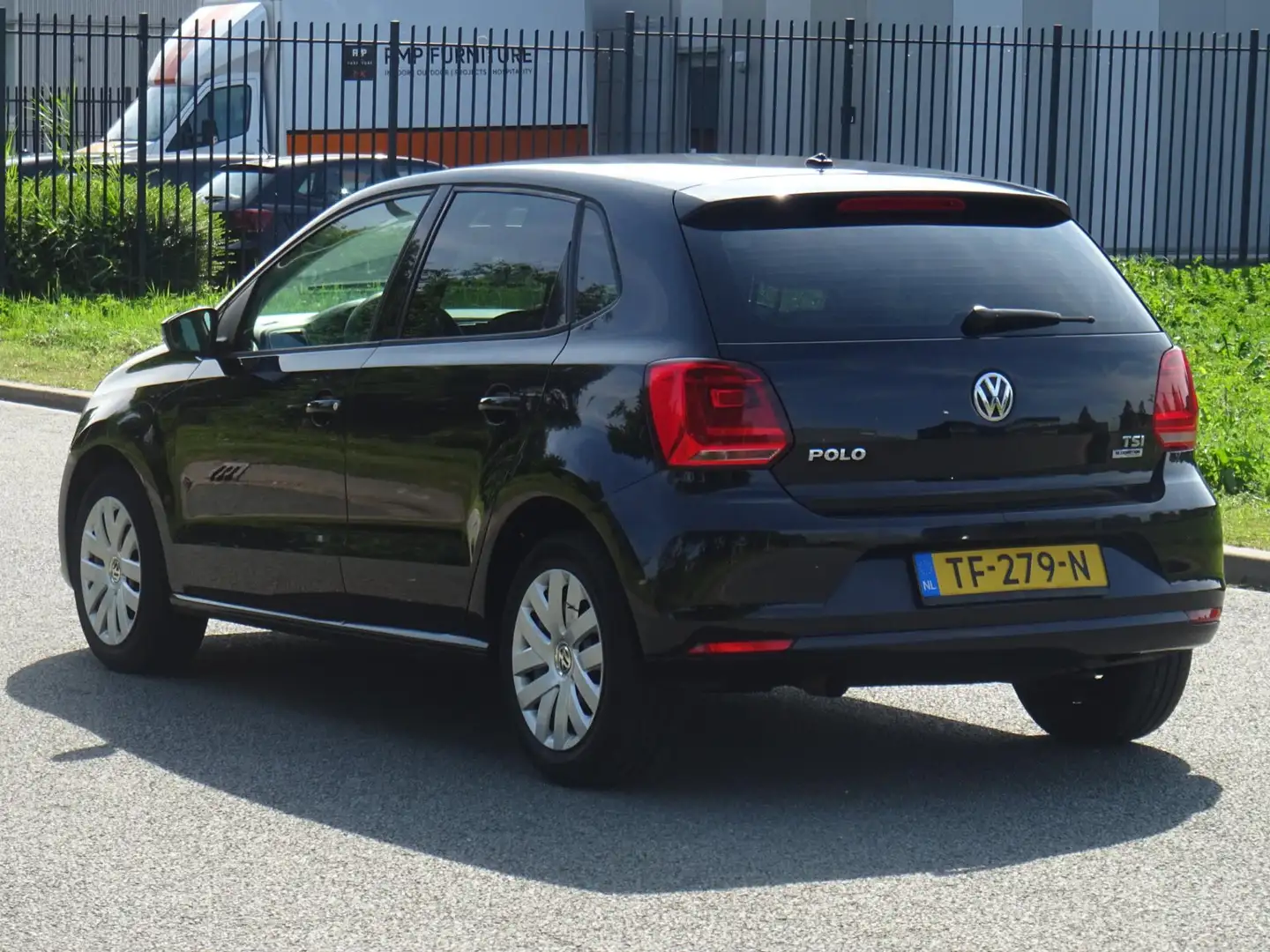 Volkswagen Polo 1.2 TSI Highline 5DEURS CLIMA/APK 24-06-2026 Schwarz - 2