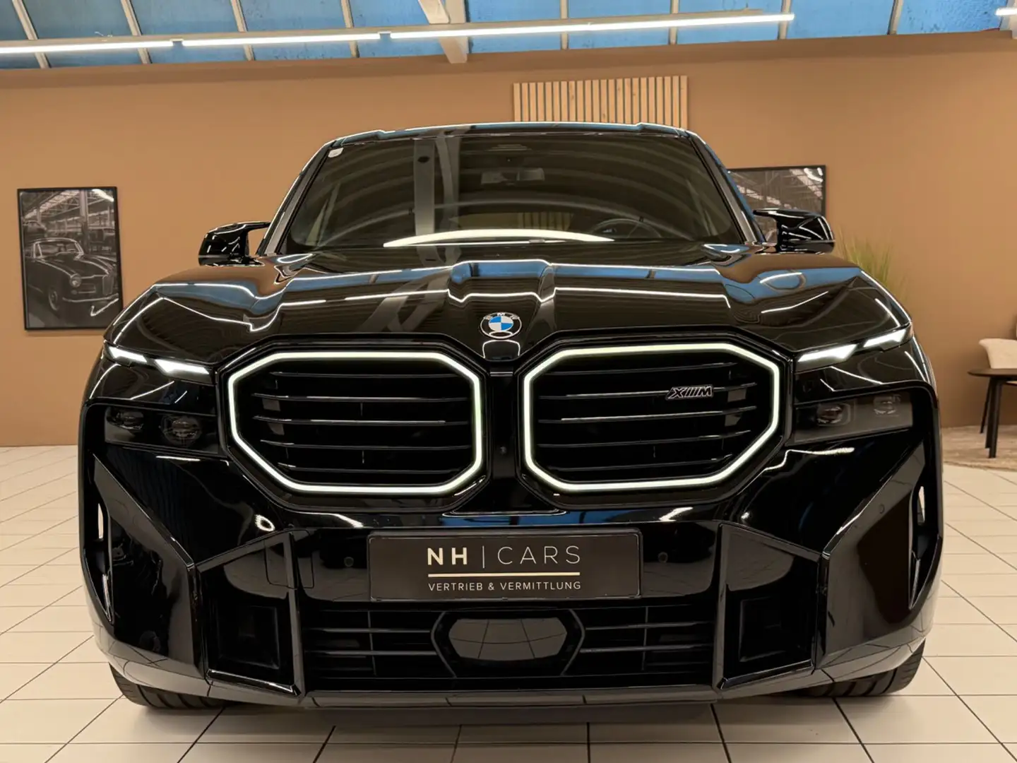 BMW XM 50e Schwarz - 2