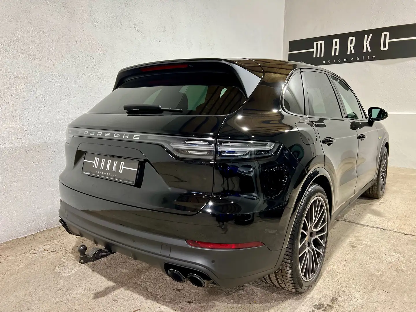 Porsche Cayenne E-Hybrid "Luftf., Ahk, Pano, uvm." Schwarz - 2