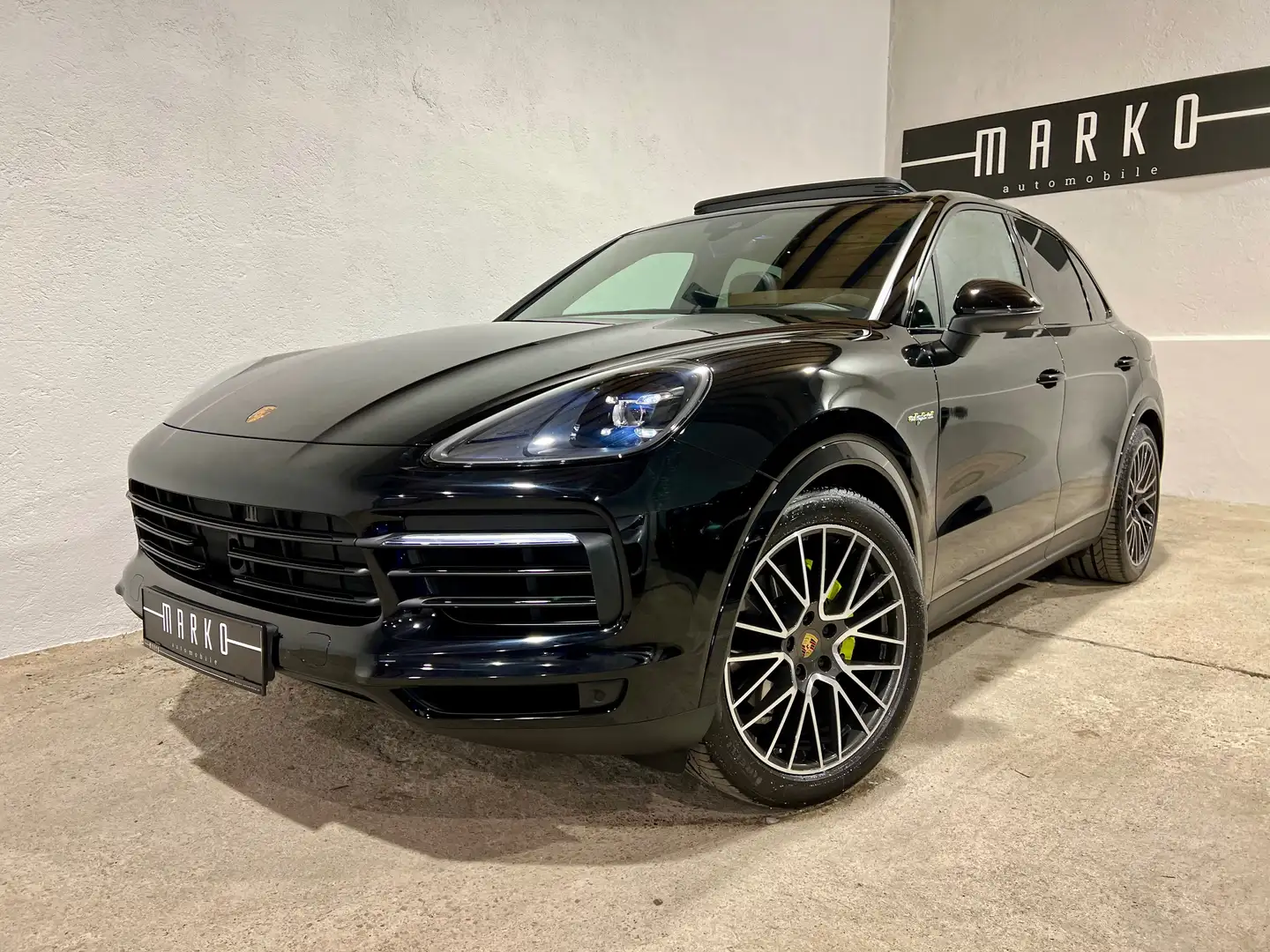 Porsche Cayenne E-Hybrid "Luftf., Ahk, Pano, uvm." Schwarz - 1