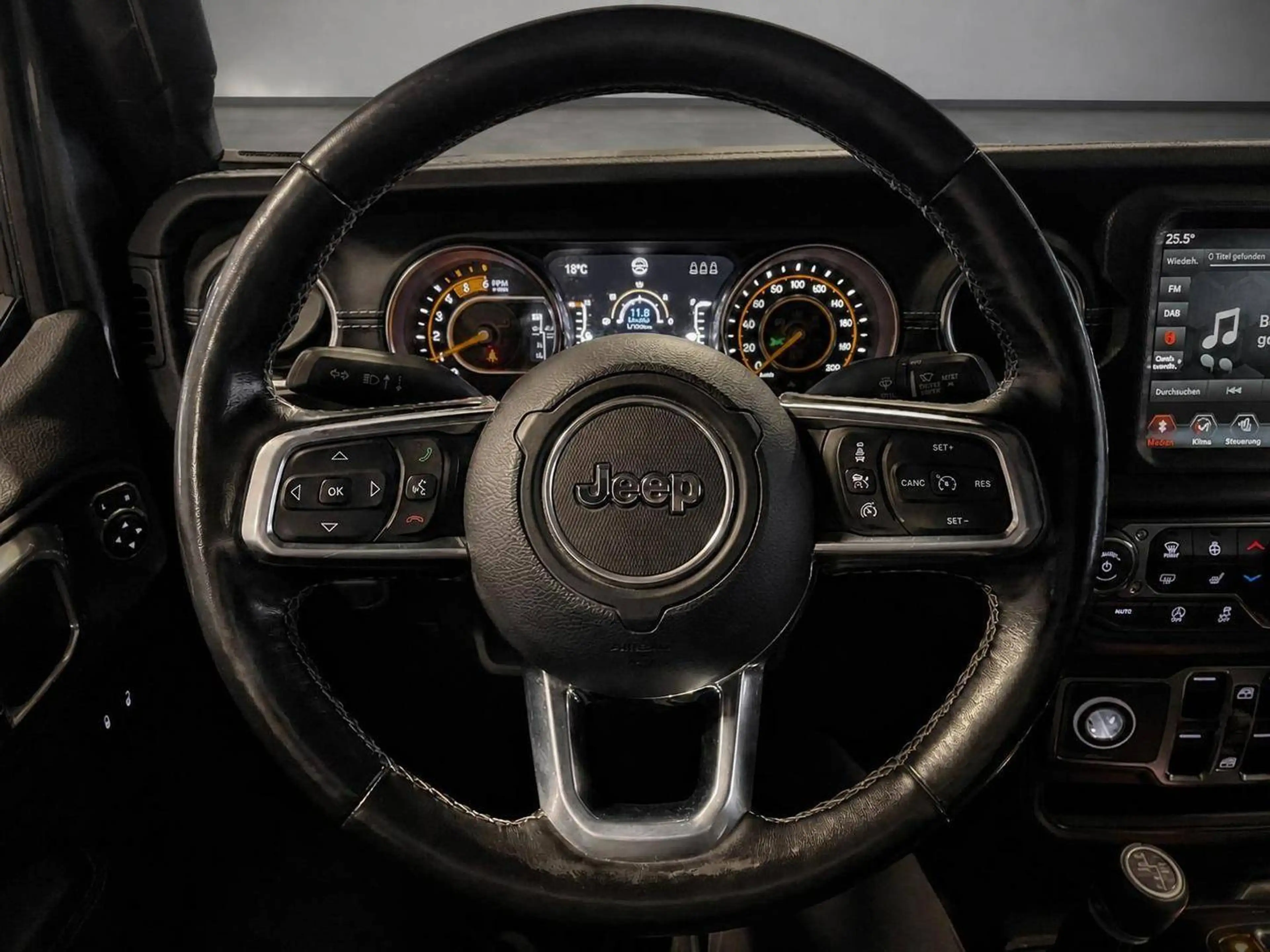 Jeep Gladiator Overland 4WD — photo 11