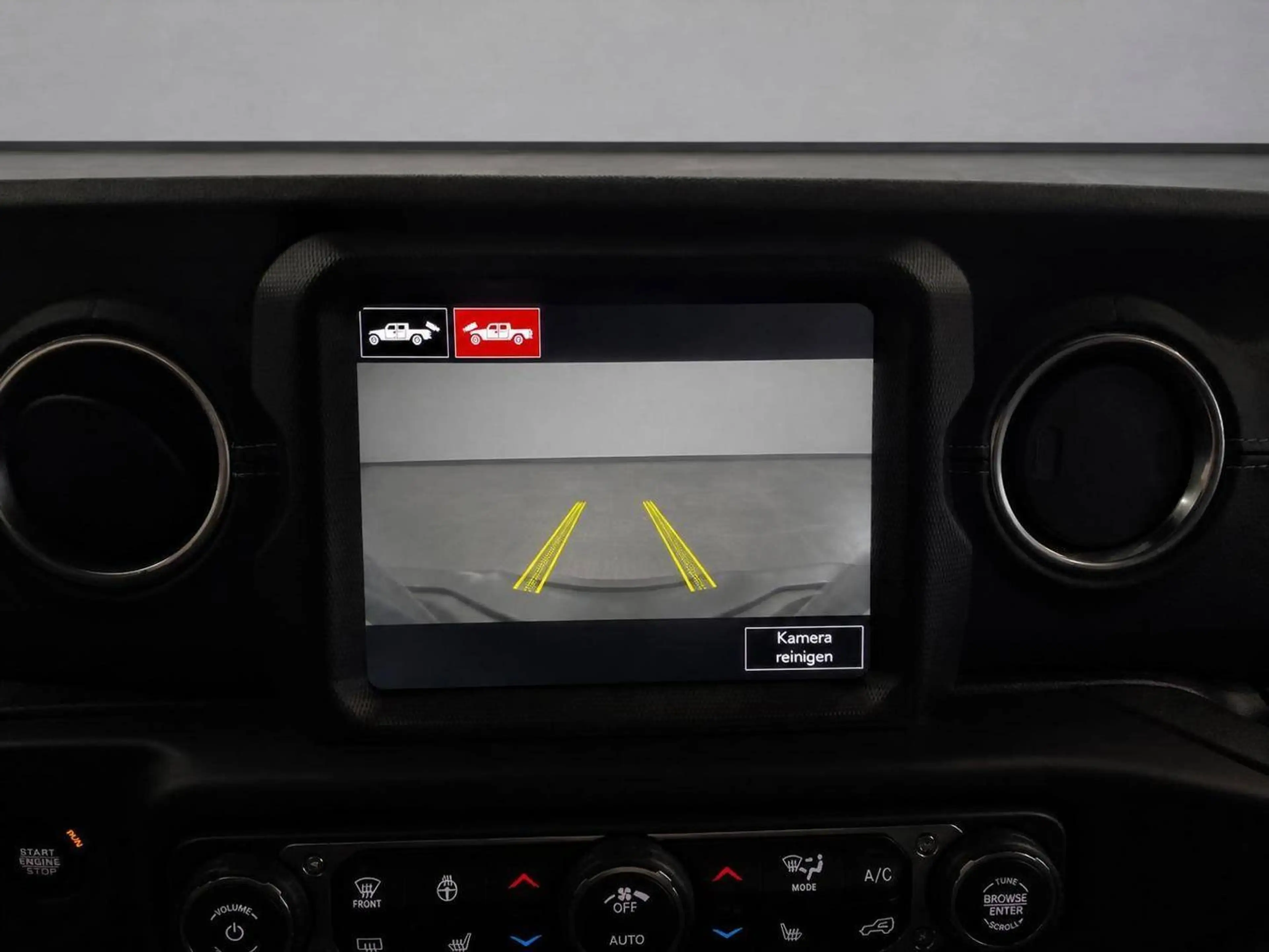 Jeep Gladiator Overland 4WD — photo 15