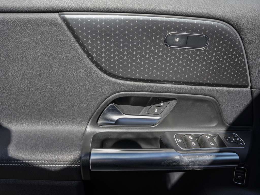 Mercedes-Benz GLA 180