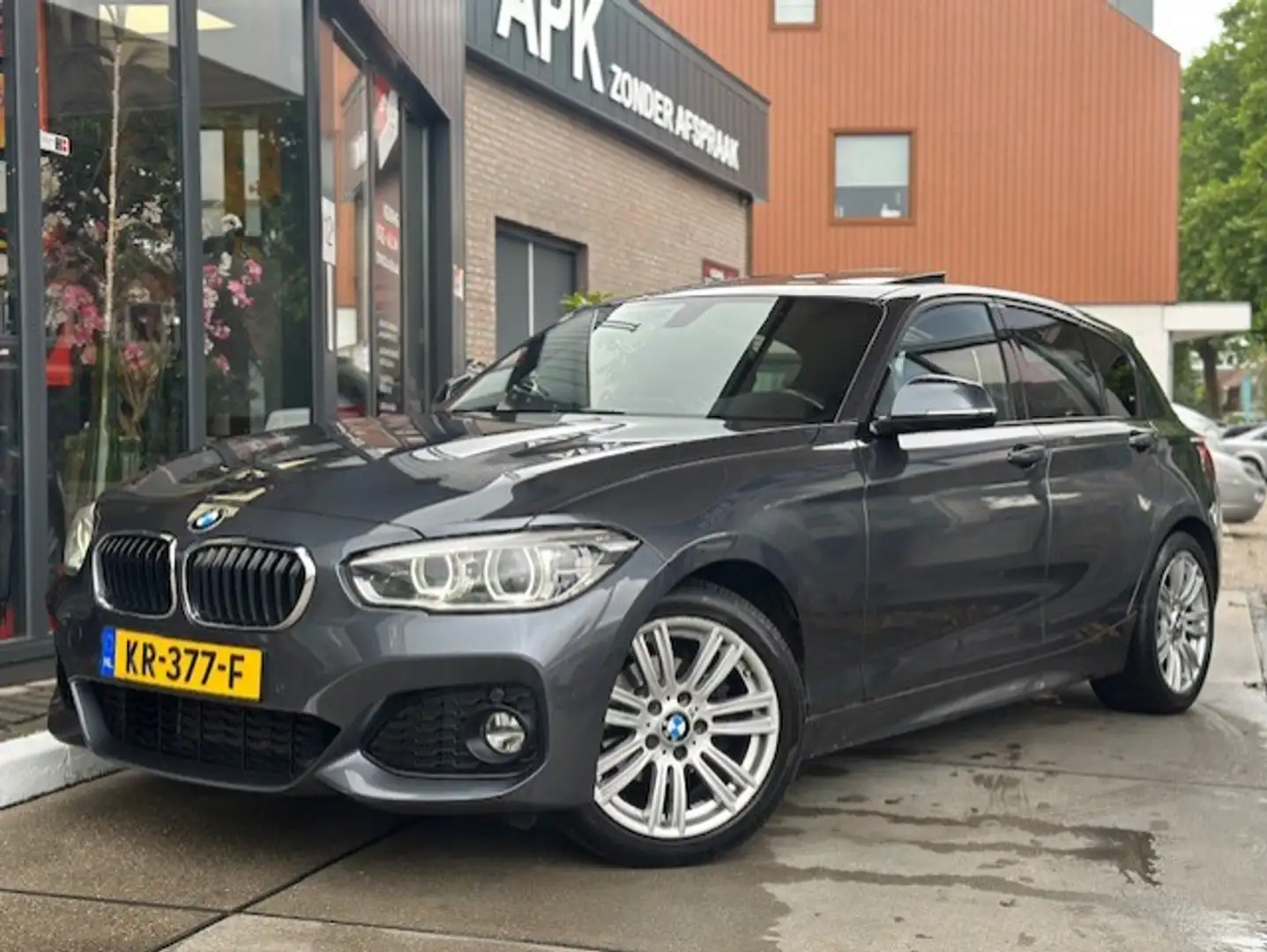 BMW 118 1-serie 118i Centennial High Executive Pano |Stoel Gris - 1