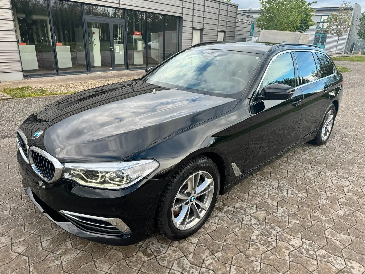 BMW 520 d Luxury Line Touring/Head-Up/LED/Leder/ Schwarz - 1