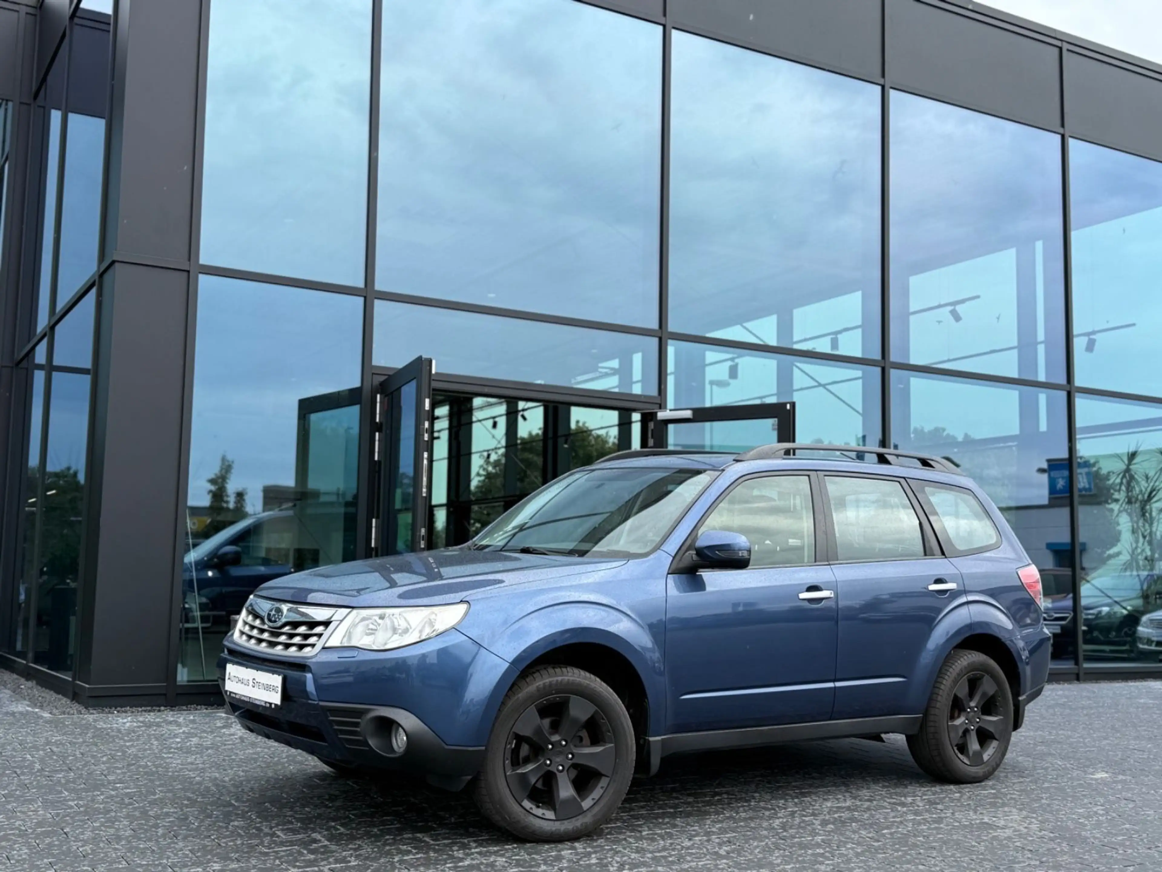 Subaru Forester Comfort AUTOMATIK+SHZ+PANO+AHK