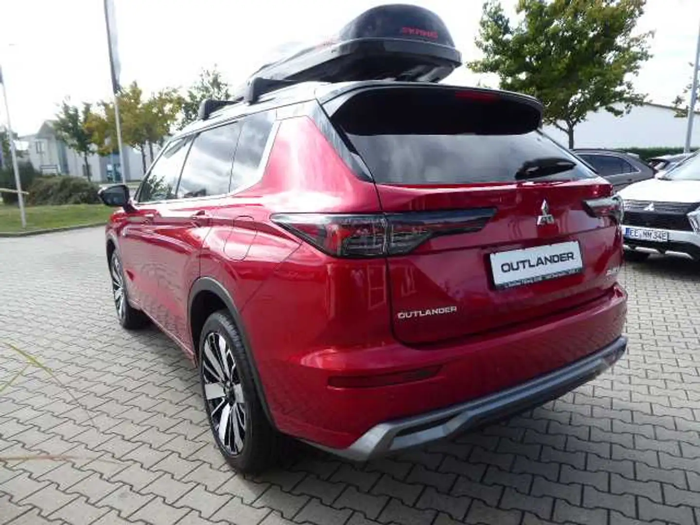 Mitsubishi Outlander 2.4L PHEV TOP 2-Farb Rot - 2