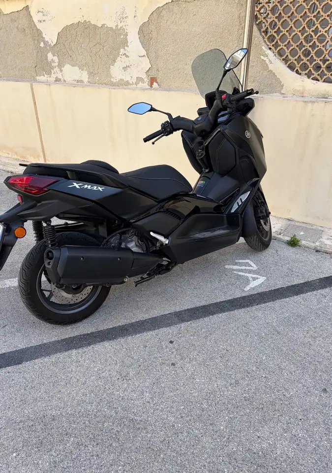 Yamaha X-Max 300