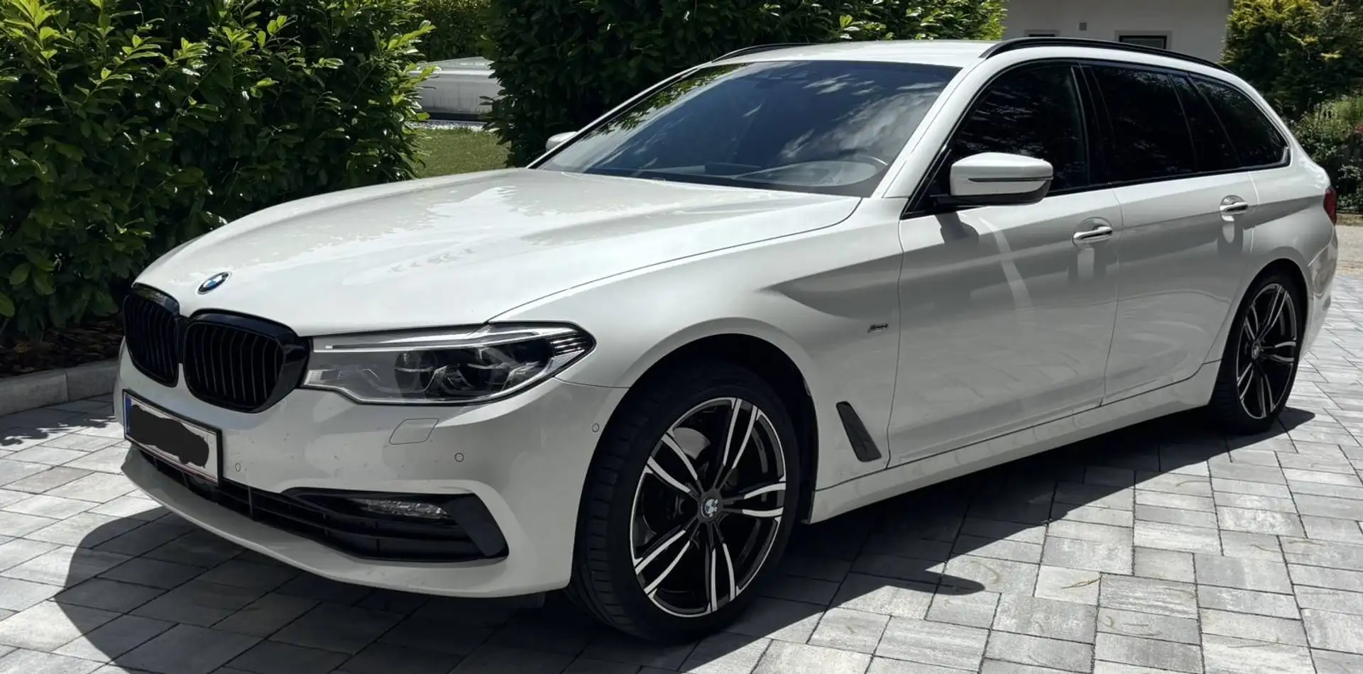 BMW 520 520d xDrive Touring Aut. Weiß - 1