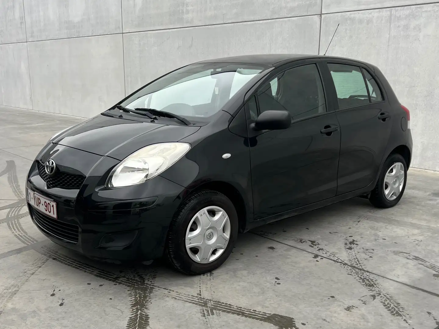 Toyota Yaris Yaris 1.3 Zwart - 2
