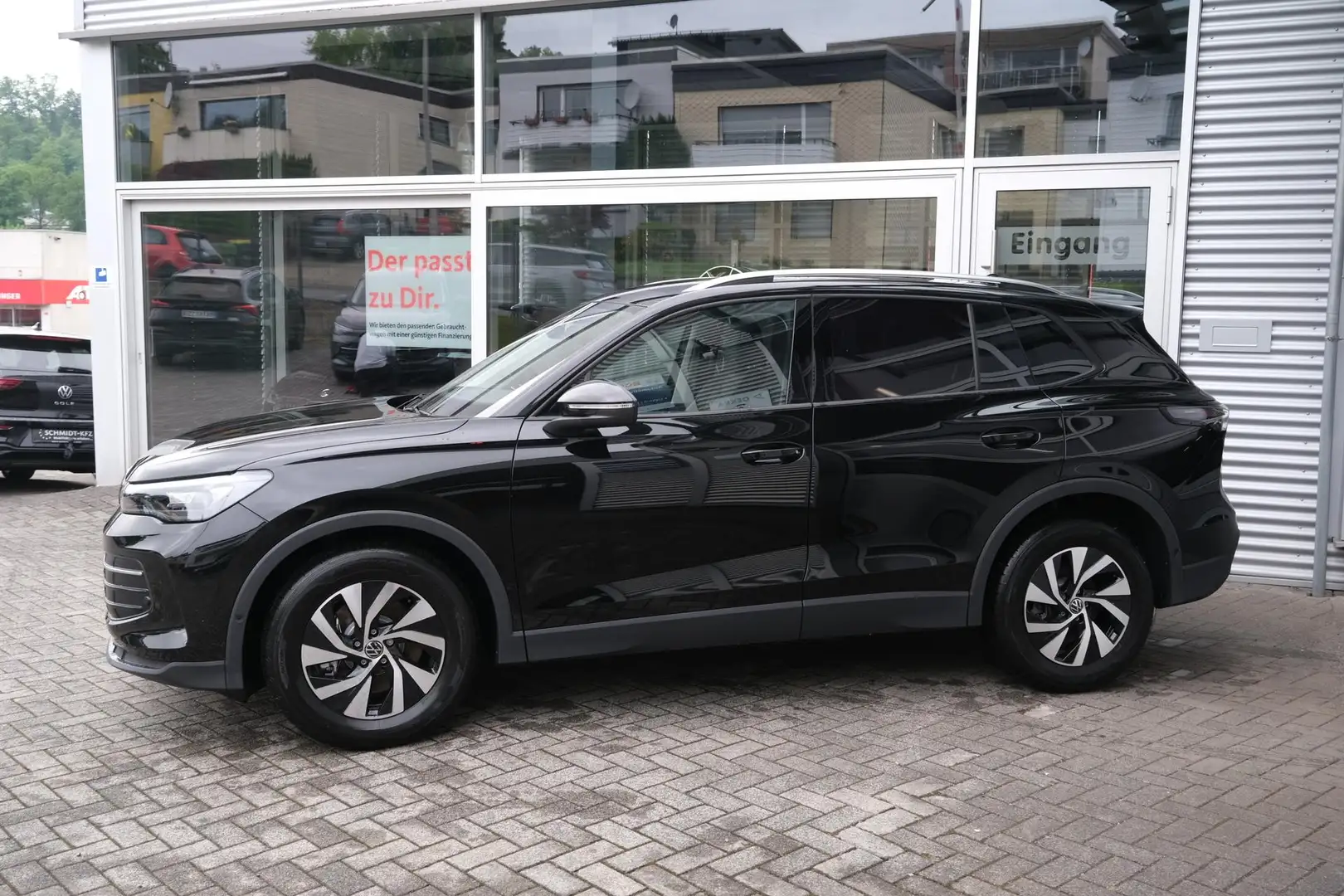 Volkswagen Tiguan 2.0 TDI DSG Life Navi AHK LED Plus Komfortpaket... Zwart - 2