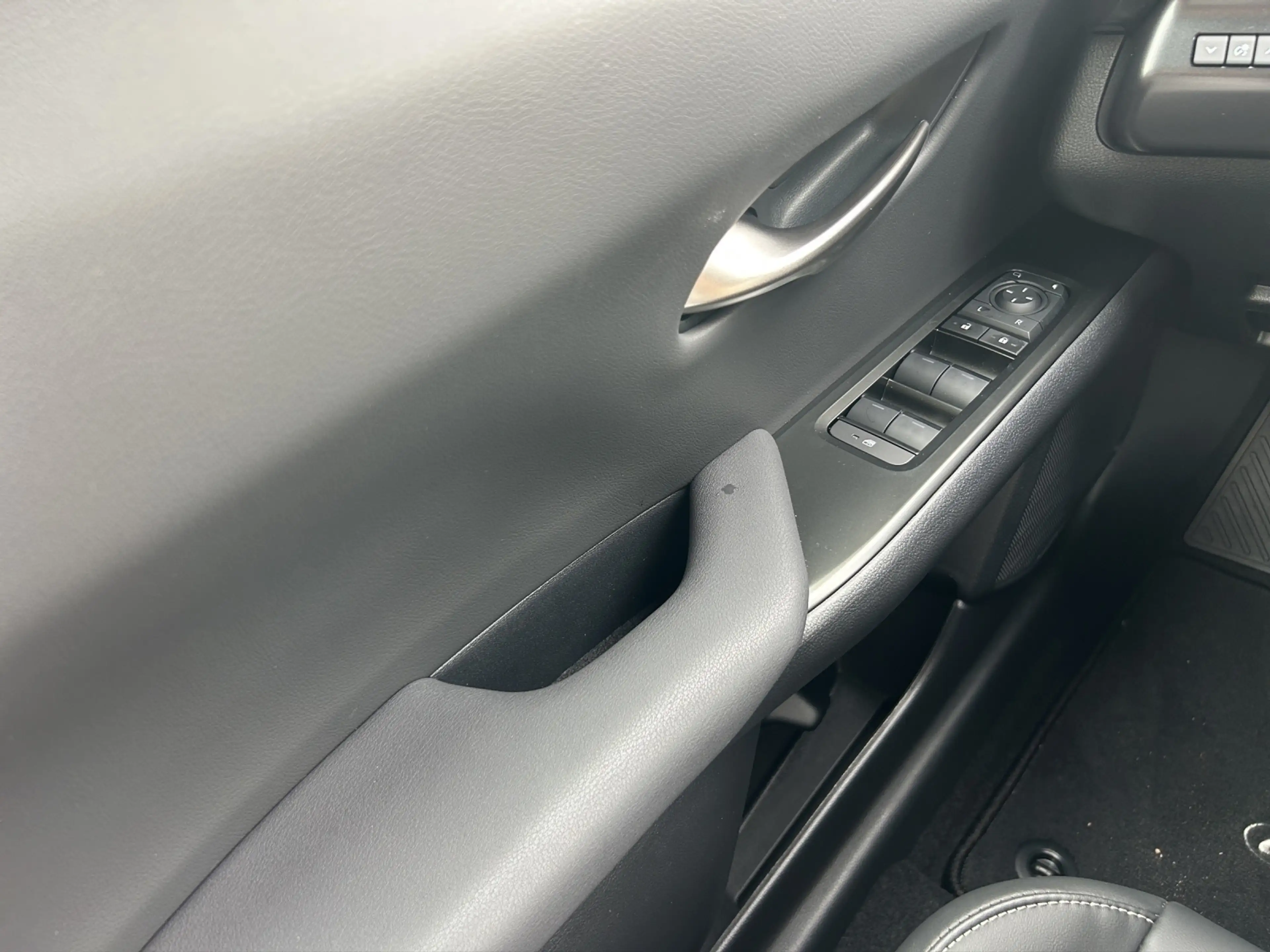 Lexus UX 250h 300 h F-Sport Design Technologie-Paket — photo 12