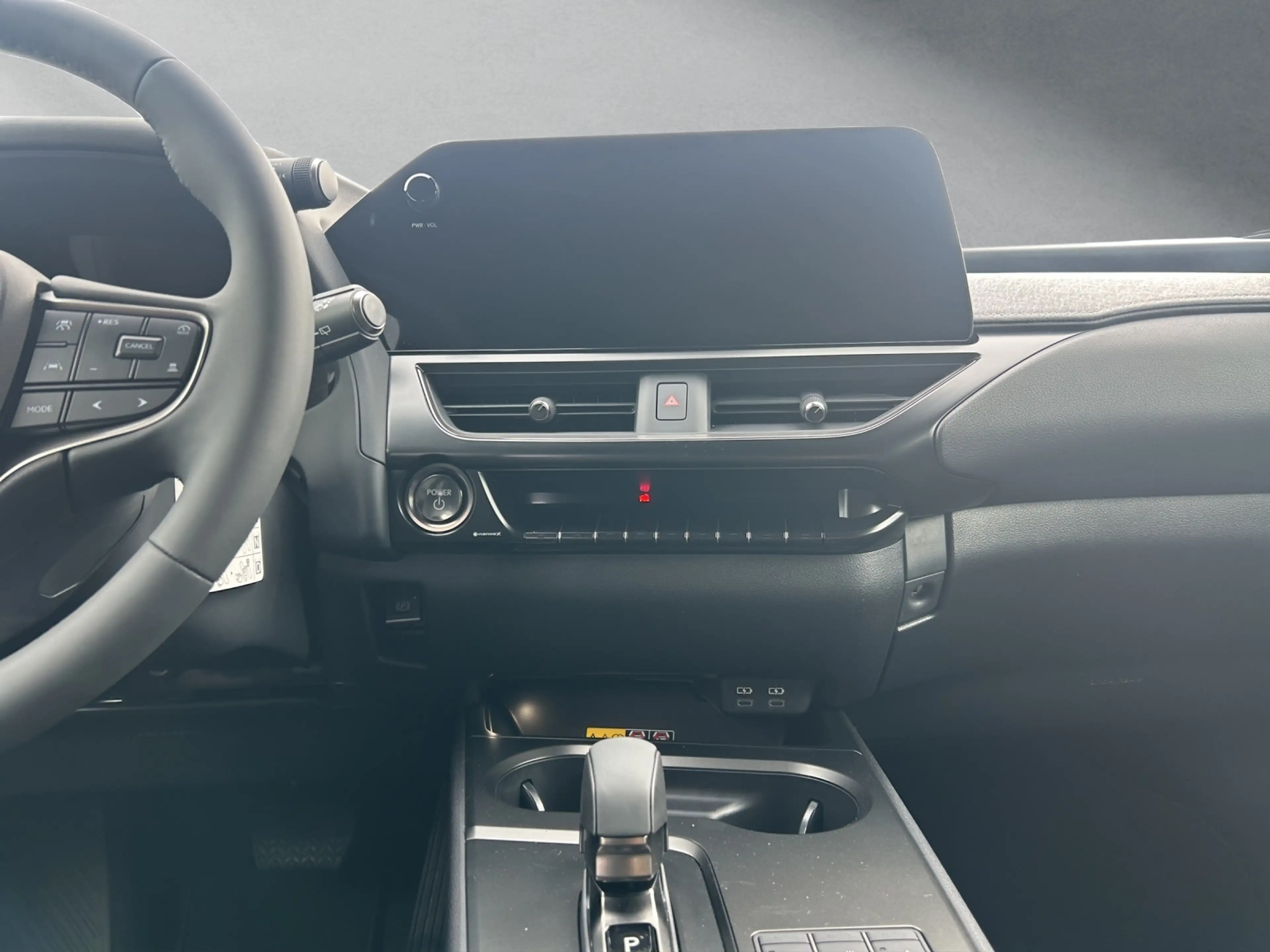 Lexus UX 250h 300 h F-Sport Design Technologie-Paket — photo 14
