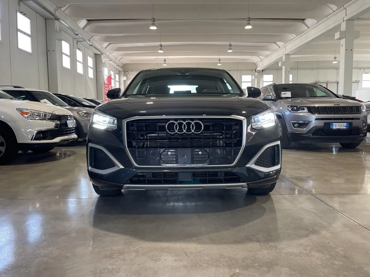 Audi Q2 35 TFSI S tronic Admired Šedá - 2