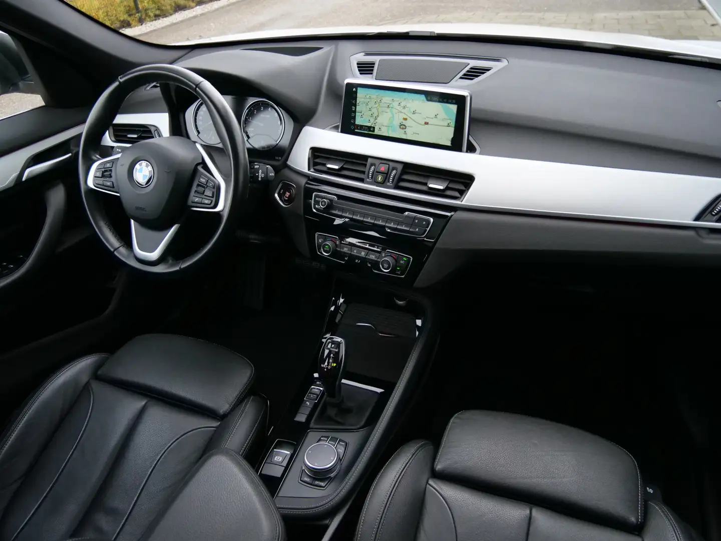 BMW X1 sDrive20i High Executive 192 Pk Automaat Navi / Sc Blanc - 2