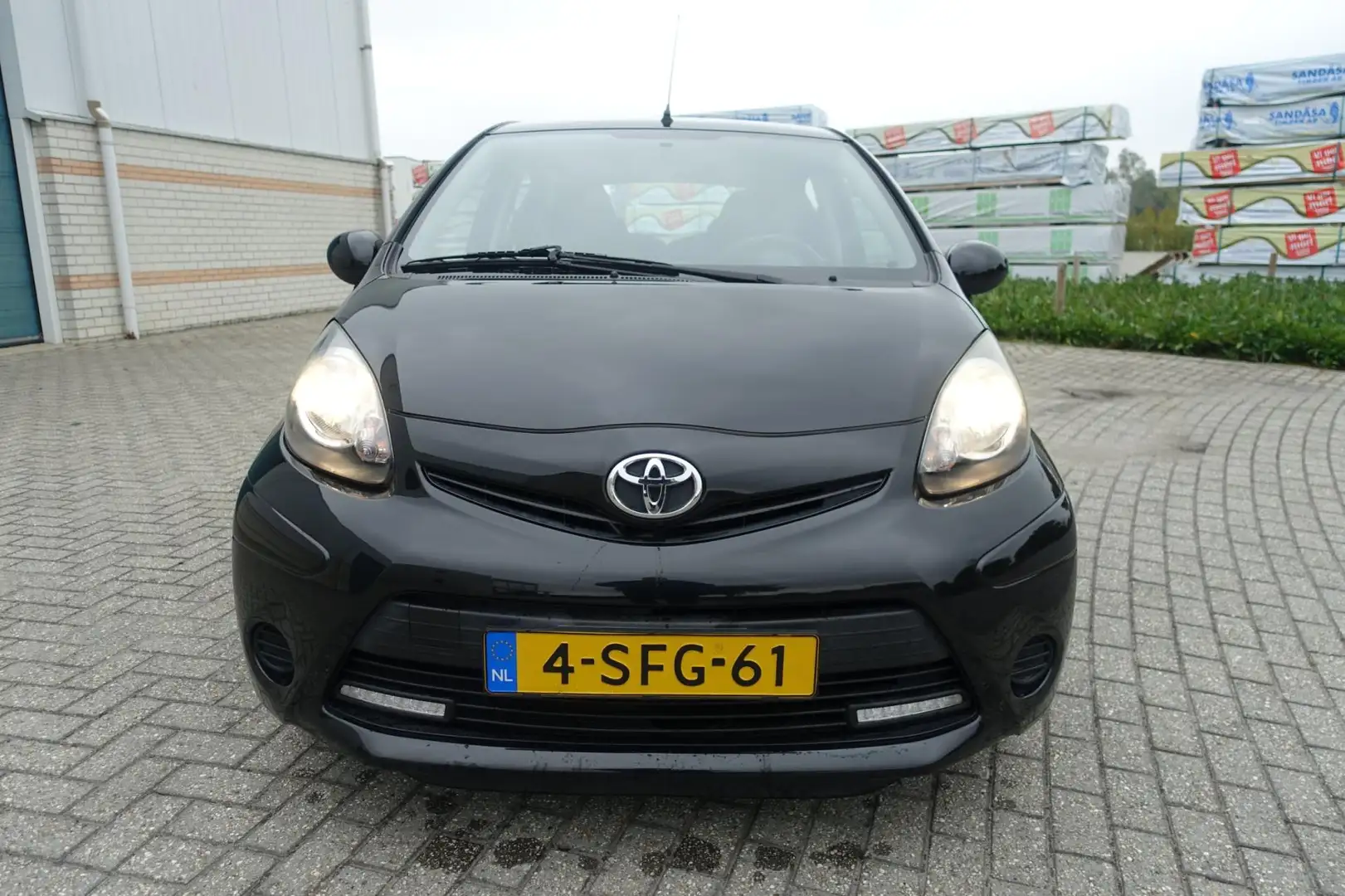Toyota Aygo 1.0 VVT-i blackline edition - airco - black-line e Noir - 2