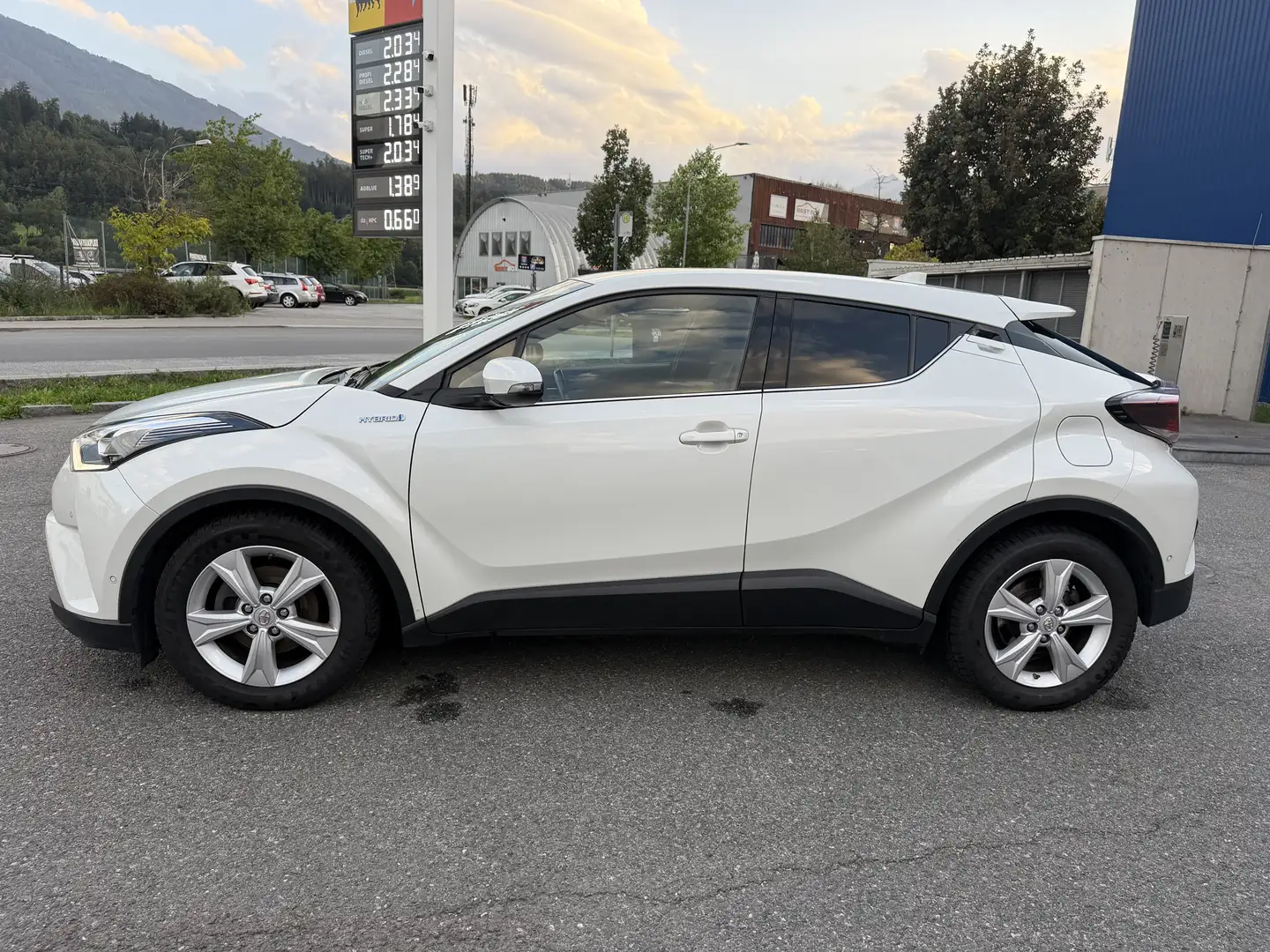 Toyota C-HR 1,8 Hybrid C-LUB CVT - 2