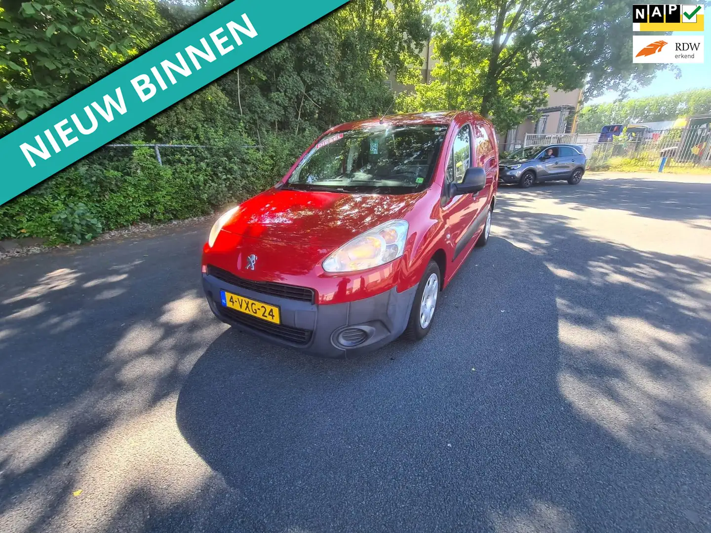 Peugeot Partner 122 1.6 e-HDI L2 XT Profit + NETTE AUTO RIJDT EN S Rood - 1