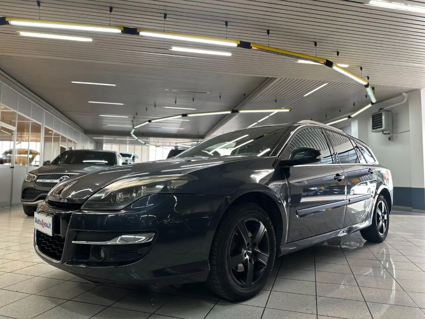 Renault Laguna 1.5 dCi 110CV SporTour Nav Grau - 2