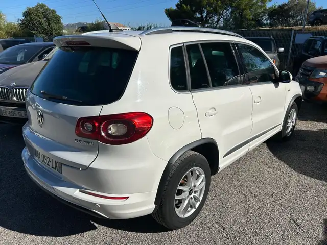 Volkswagen Tiguan view 3