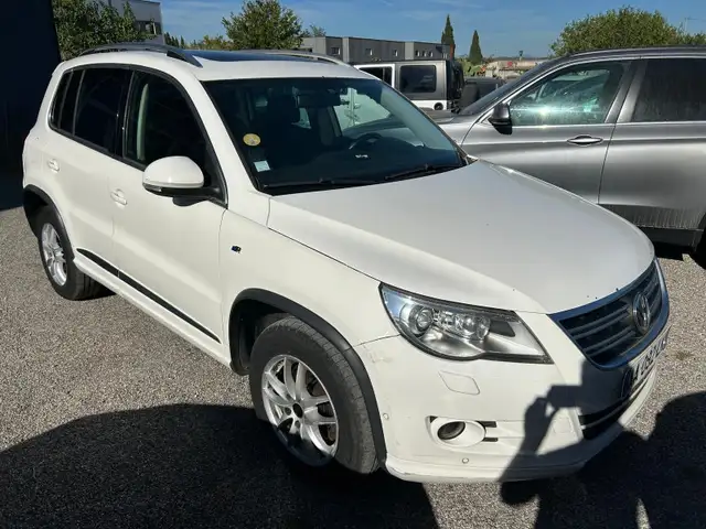 Volkswagen Tiguan view 4