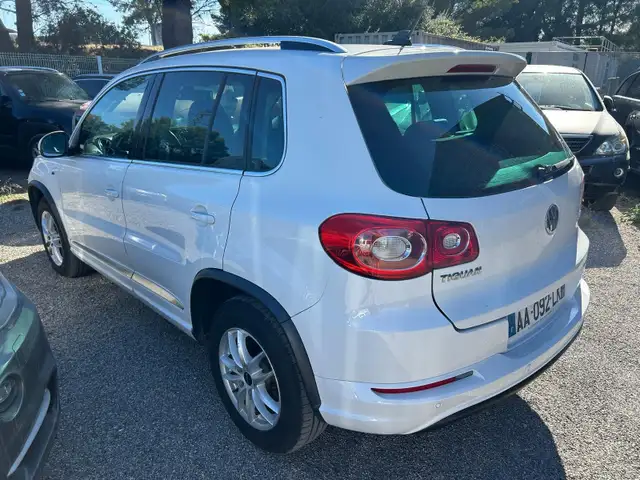Volkswagen Tiguan view 2