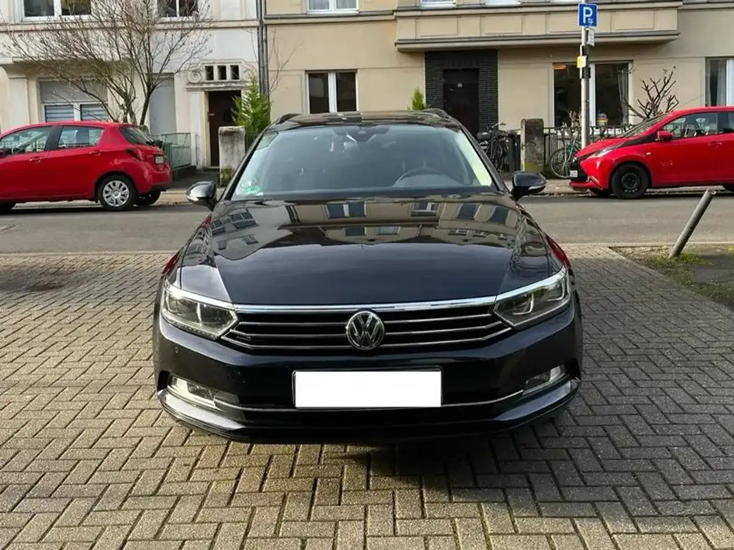 Volkswagen Passat Variant TOP-Zustand - TÜV NEU, ACC, LED, NAVI, AHK, etc Noir - 1