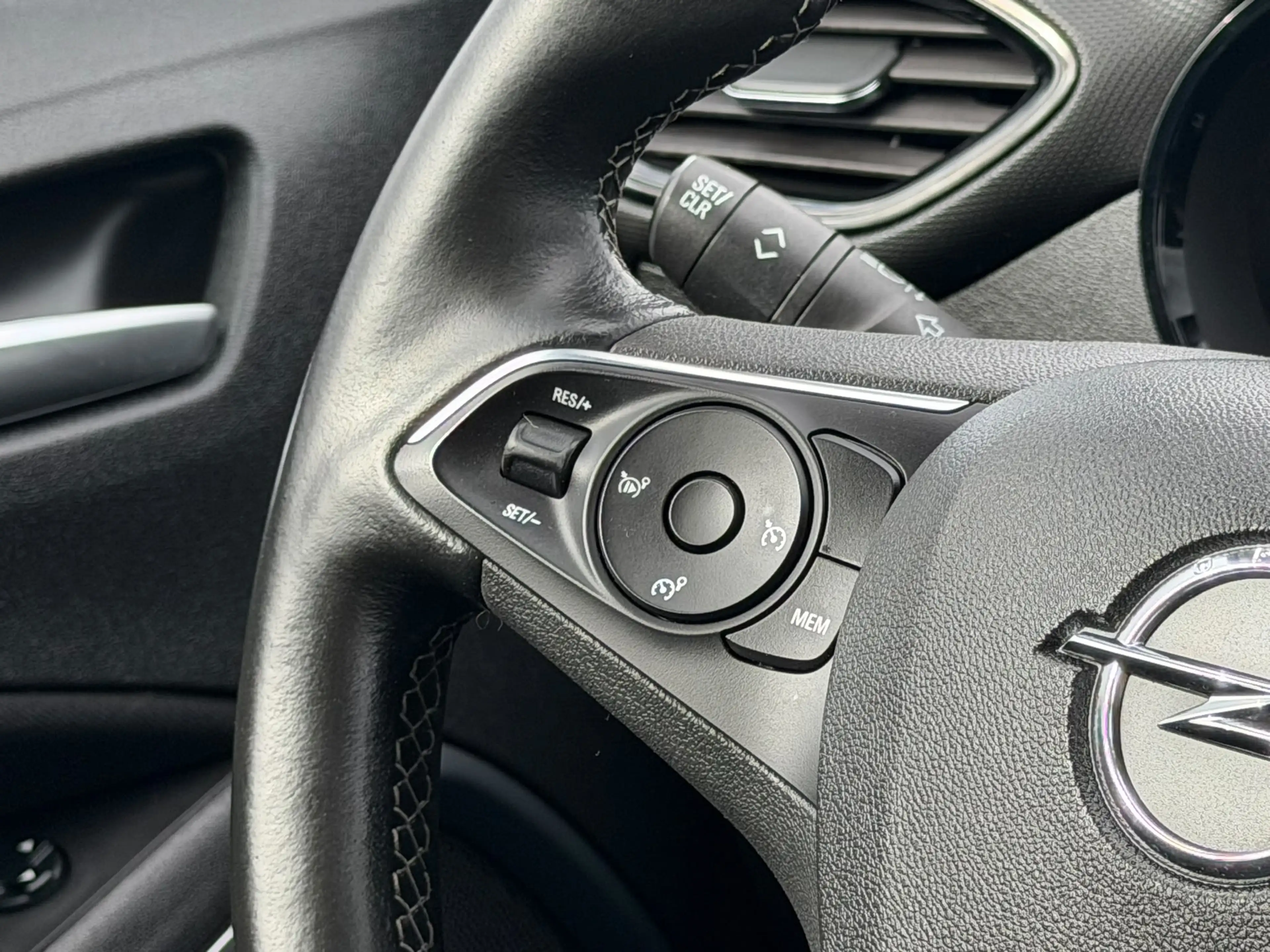 Opel Crossland X — photo 8