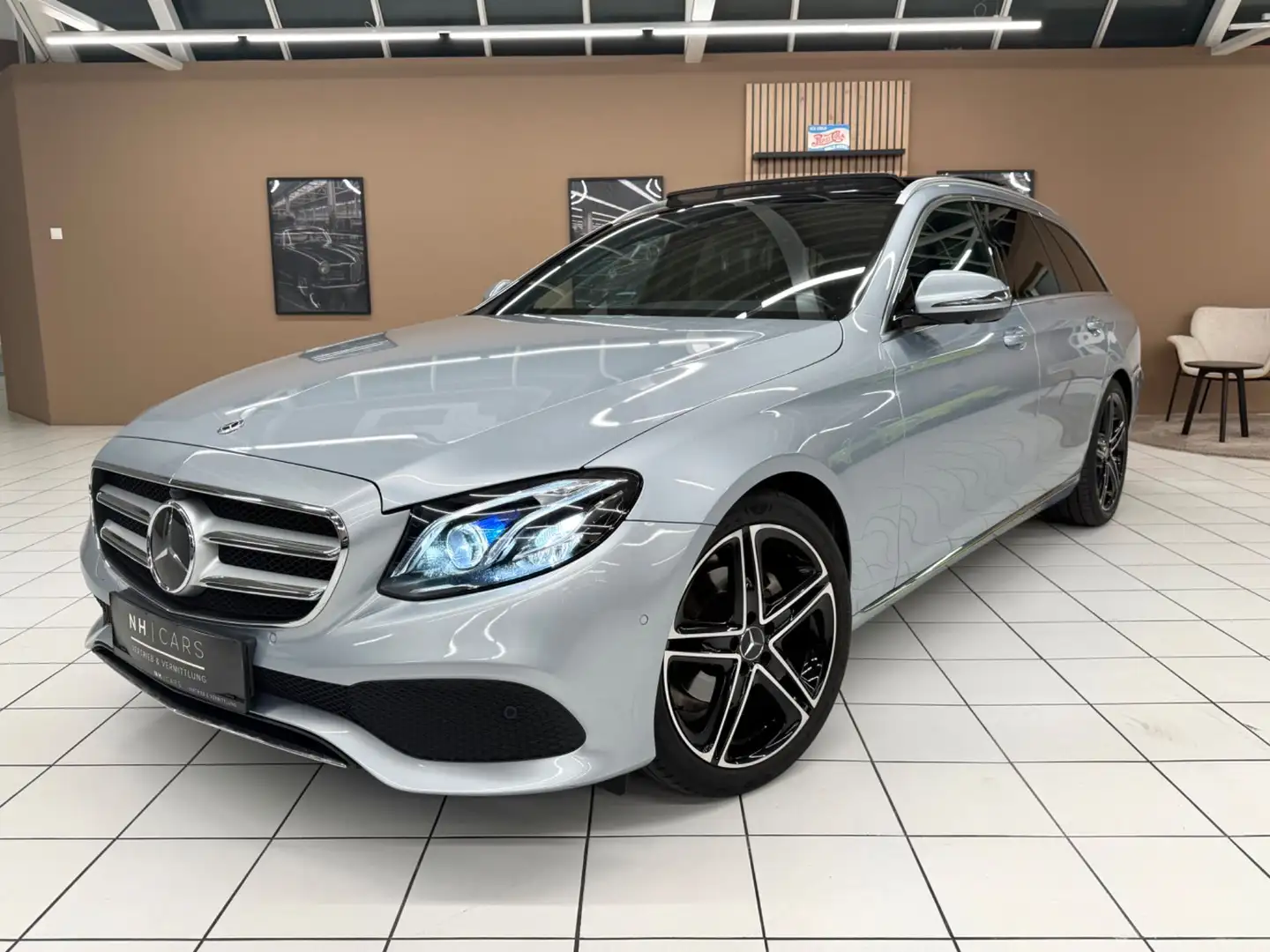 Mercedes-Benz E 200 d T Avantgarde/Pano/Multibeam/Distronic Silber - 2