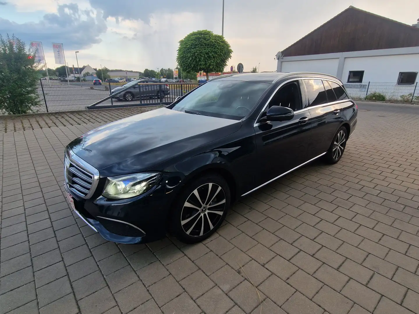 Mercedes-Benz E 350 E 350 d 4Matic 360' Kam Head up Schieb Standheiz Kék - 1