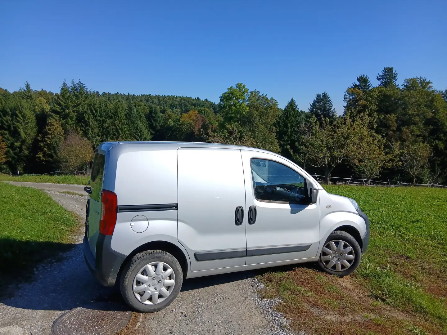 Peugeot Bipper 1,4 HDI 70 /////    13 Monate §57a Pickerl!!!!! srebrna - 2