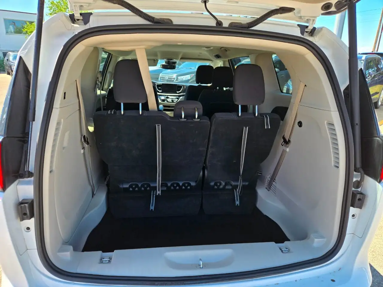 Chrysler Grand Caravan снимка Chrysler Grand Caravan