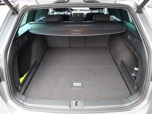 Volkswagen Passat view 12