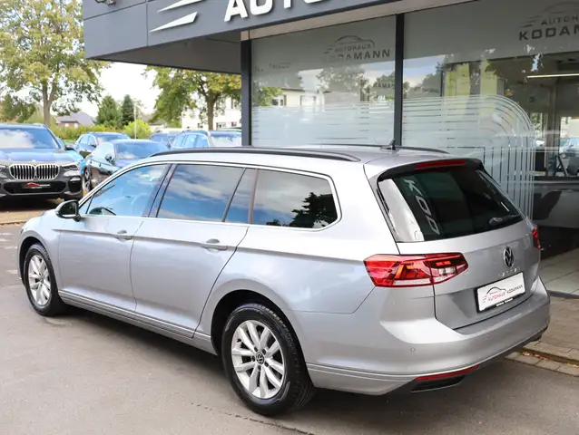 Volkswagen Passat view 6