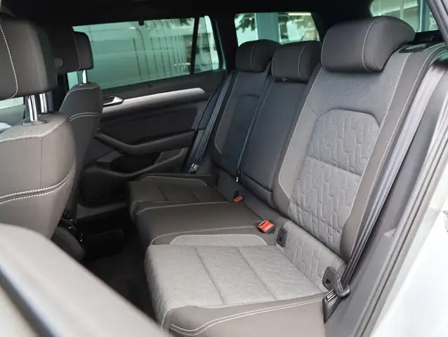 Volkswagen Passat view 14