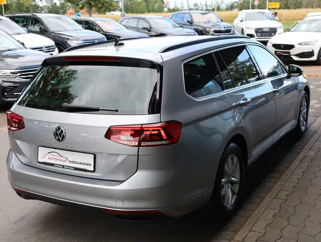 Volkswagen Passat view 10