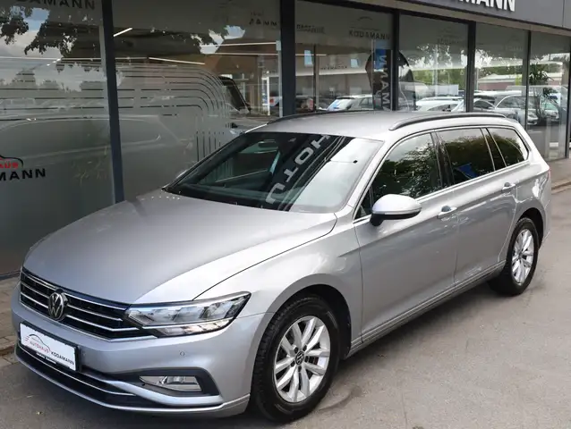 Volkswagen Passat view 4