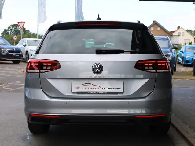 Volkswagen Passat view 9