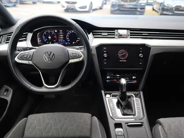Volkswagen Passat view 15