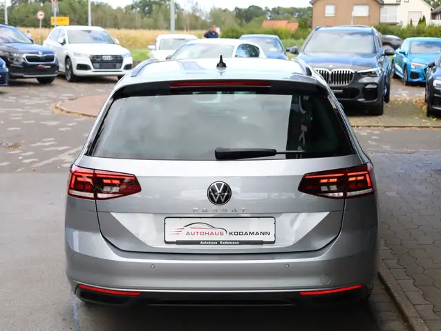 Volkswagen Passat view 8