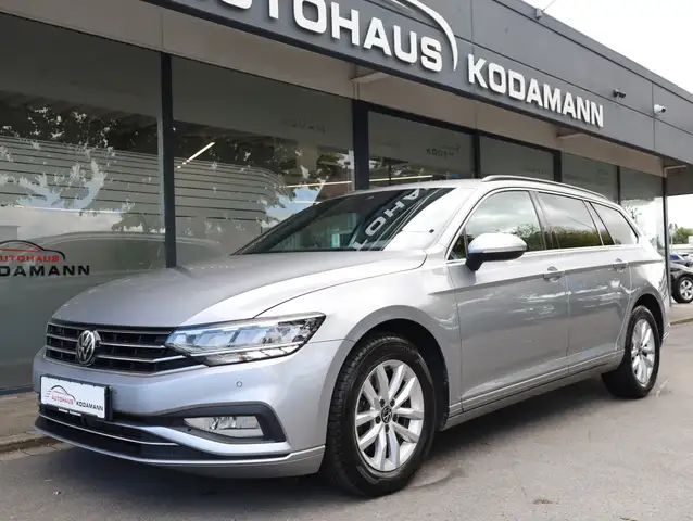 Volkswagen Passat view 5