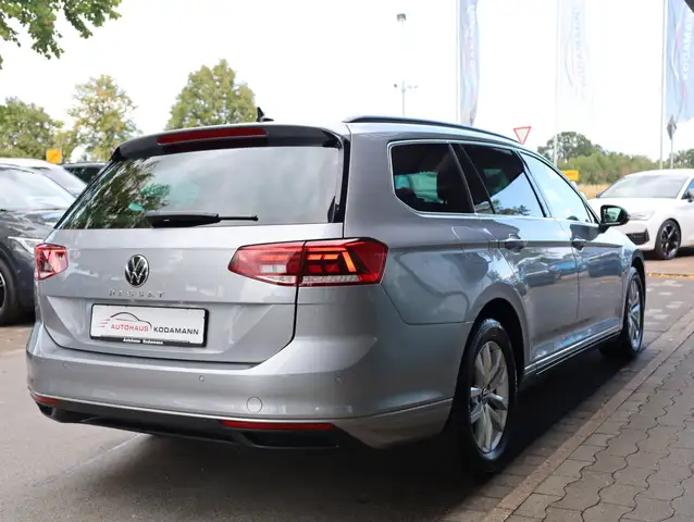 Volkswagen Passat view 11