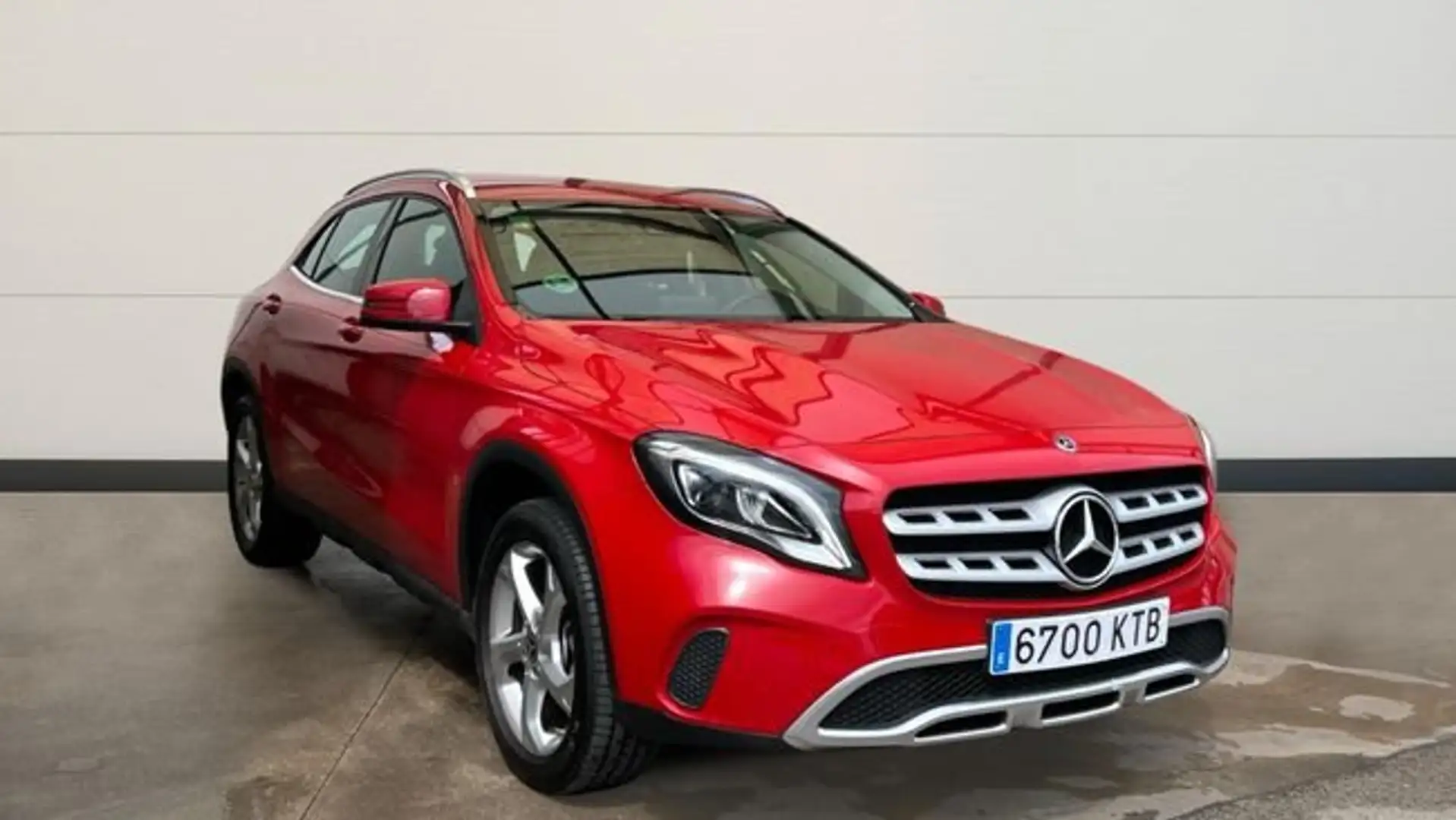Mercedes-Benz GLA 180 1.6 122 5P Rojo - 1