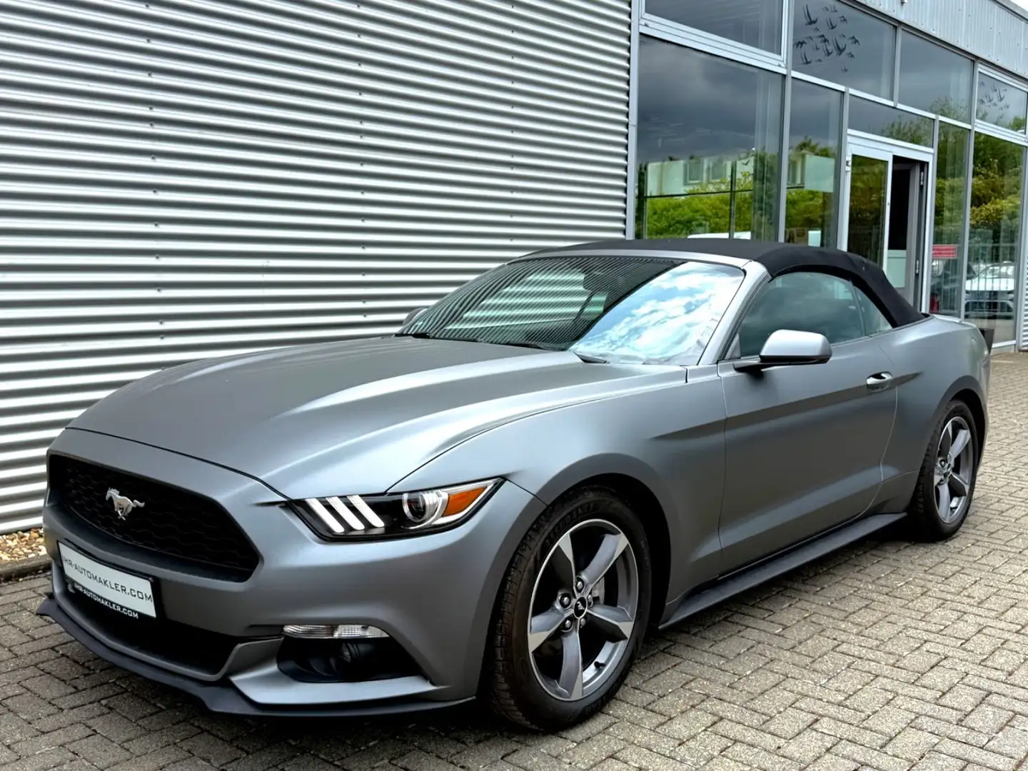 Ford Mustang Cabrio Grau - 1